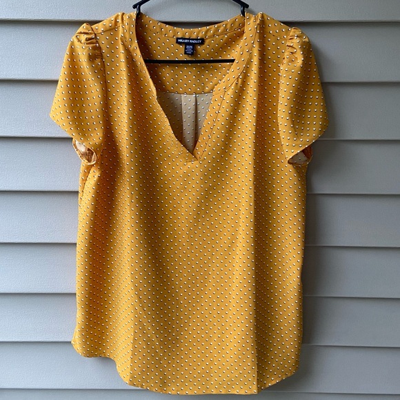 Hilary Radley Tops - Gently Worn Hilary Radley Cool, Soft, Lightweight Short Sleeve Top w/Polkadots